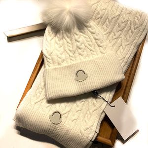 wool top hats venda por atacado-Moda lã tendência chapéu lenço set top luxo acne chapéus homens e mulheres modas designer xale caxemira lenços luvas adequadas para clássicos de inverno