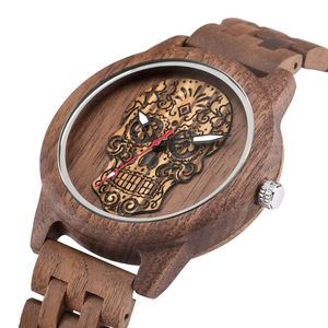 relojes gif al por mayor-Relojes de pulsera Punk Skull Dial Nuez ébano Brazalete de madera Reloj de pulsera de cuarzo Segundos rojos Manos luminosas Pulsera de madera Pulsera de madera Hombre gif