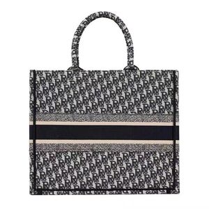 Classic Brand Bags Hots Sale High Quality Handbags Luxury Women Designer Shoulder Crossbody Banquet Bag Wallet Tote Pruse Tassel Handbag