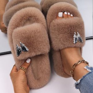 özel kelebek ayakkabıları toptan satış-Terlik kadın Faux Kürk Peluş Slaytlar Flats Gümüş Kabuk Kelebek Tasarımcı Sandalet Kişiselleştirilmiş Flip Flop Özel Ayakkabı