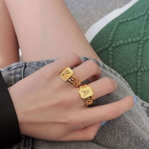 anel da letra das meninas venda por atacado-Moda na moda hiphop ajustável A z letra dividida anel relógio de relógio quadrado declaração de ouro anéis iniciais para mulheres meninas presente