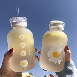 милые стеклянные бутылки оптовых-480 мл цветочный ромашка молоко сока молока милая вода матовое стекло соломинки каваи питьевые бутылки с шкалой крышки