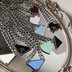 2021 Luxurys Sale Pendant Necklaces Fashion for Man Woman Inverted Triangle Letter Designers Brand Jewelry Mens Womens Trendy Personality Clavicle Chain
