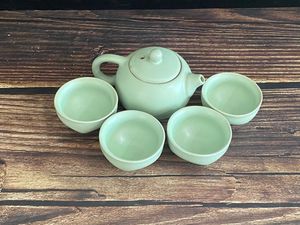 chineses cerâmica cerâmica venda por atacado-Um conjunto de copos de bule chineses conjunto de chá de kungfu casa de chá de cerâmica chá de gongfu cerâmica nunca usado argila cerâmica verde envidraçado