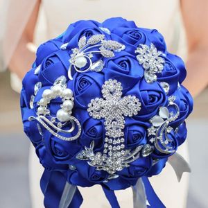 kraliyet mavi düğün buketleri toptan satış-Düğün Çiçekleri Eillyrosia Kraliyet Mavi Gelin Buketi Broş Takı Kristaller Saten Güller Ipek Gelin için Özelleştirilmiş Renk
