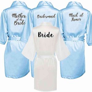 Blå smidat med vita svarta bokstäver Modersyster av brudens bröllops presentbad kimono satinrock