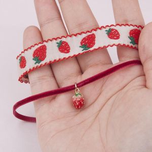 Chokers doreen box söt röd jordgubb hänge krage halsband för kvinnor flickor party club velvet webbing mode smycken