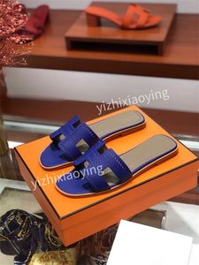 2021 Mode Sandaler Lyxig designer Slides Kanal Flat Tofflor Skor Ladies Sommar Utomhus Beach Causal Flip Flops Size35