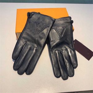 толстые кожаные перчатки оптовых-Случайные женские кожаные перчатки зимние плюшевые теплые варежки женские толстые овчины сенсорный экран перчатки с подарочной коробкой
