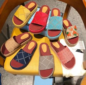 enjeksiyon örtüsü toptan satış-Lüks Tasarımcı Kadın Sandalet Tuval Platformu Terlik Gerçek Deri Bej Tuğla Kırmızı Renkler Plaj Slaytları Terlik Açık Parti Klasik Sandalet Kutusu Boyutu