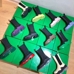 düşük topuk diz yüksek botları toptan satış-2021 Tasarımcı Lüks Kadınlar Lug Flaş Lastik Çizmeler Hakiki Deri Sonbahar Ve Kış Diz Yarım Boot Rahat Ayakkabı Klasikleri Roman Martin