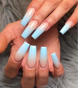 Tryck på glansig gradientblå ombre naglar lång fyrkantig kista falska nagelkonst akryl ballerina falska fingernail tips för kvinnor och tjejer