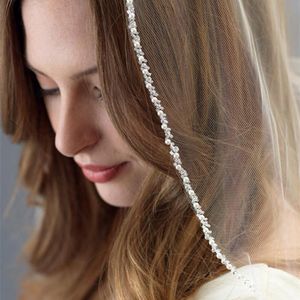 新しいベストセラーの1層指先lの長さのベール美しいチュールレース真珠のビーズの結婚式のベールのブライダルアクセサリー