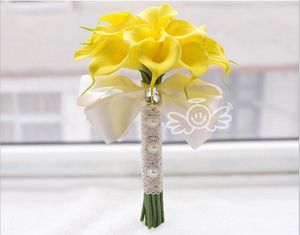 bouquets jaunes achat en gros de Calla Lily Bouquets Bridal Jaune et Blanc Deux couleurs à vendre Fleurs de mariage Bouquet de demoiselle d honneur avec des décorations de fleurs de charme en dentelle