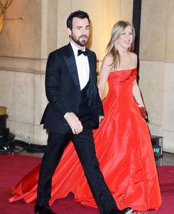 Academy Awards th Oscar Jennifer Aniston Red Taffeta A Line Court Train Backless Celebrity Dresses Evening Prom Crows