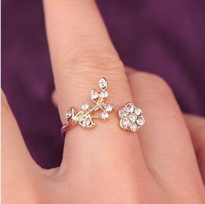 legierung rhinestone ringe großhandel-Blütenring für Damen Silber Gold Tonlegierung Infinity Twisted Leaf Rhinestone Cluster Ringe