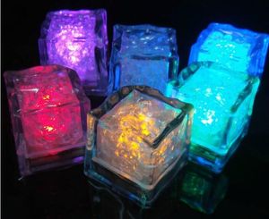 цвета куба оптовых-Светодиодная вспышка льда свадебный свет льда Хрустальный куб цветная вспышка Рождественский подарок бар партия с льдом индукции пластичным электронным кубиком льда ligh