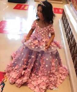 Amazing Lace Ball Gown Girls Pageant Klänningar med korta ärmar Peplum Toddler Flower Girl Dress D Appliques Tulle First Communion Gowns
