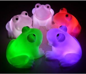 Partihandel Sju Färg Bytbar LED Cartoon Frog Nattlampor Lampa Barn Födelsedag Gåvor Flash Toy Decoration Lights