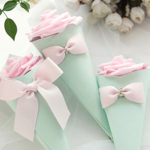 kutular düğünleri lehine toptan satış-Koni Şekilli kağıt iyilik sahipleri Çikolata kutuları için düğün doğum günü gelin duş parti misafirler adetgrup toptan