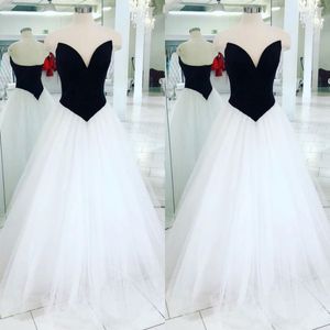 Wholesale simple low back wedding dresses resale online - Cheap Black and White Wedding Dresses Deep Sweetheart Sleeveless Simple Gothic A line Wedding Gown Low Back Bridal Gowns Custom Colors