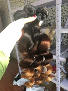 Loose Body Wave Ombre Peruvian Virgin Human Hair Weave Bundles t1b Tre ton Brown Honey Blonde Curly Sy i hårförlängningar