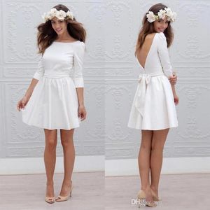 Korta bröllopsklänningar med ärmar Mini Reception Little White Dress Sexig Backless Beach Bridal Gowns