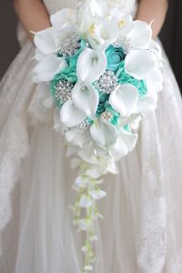 капля мяты оптовых-2018 Высококачественная индивидуальная белая Calla Lilies Mint Green Rose Hydrangea Diy Pearl Crystal Brooch Drop Bridal букет