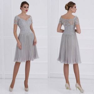 Knee Length Lace Chiffon Mother Of The Bride Dresses 2019 V Neck Short Sleeves Zipper Back Wedding Party Gowns on Sale