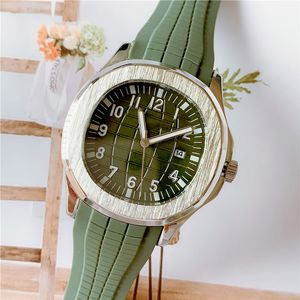 Top Fashion Merk Mens Luxe Horloges Quartz Beweging Rubber Band Hoge Kwaliteit Designer Horloge mm StaIkess Steel Case Sport Waterdicht