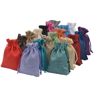 çuval koyma iğnesi çantaları toptan satış-7x9 cm Doğal Hessen Çuval Jüt Hediyeler Çanta Parti Düğün Için Çuval Iyilik Çok Renkli Takı Ambalaj Çanta İpli Torbalar