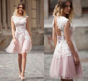 Korte elegante een lijn homecoming jurken witte kant applique prom jurken backless custom party jurk mini rok