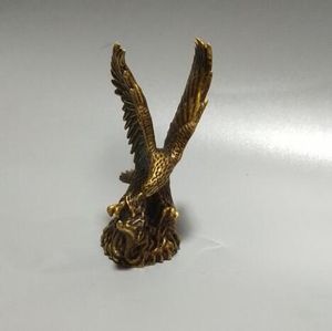 Arts and Crafts Shun Crafts Copper Bronze Brass China Exquisite Messing Eagle en slangen Klein standbeeld
