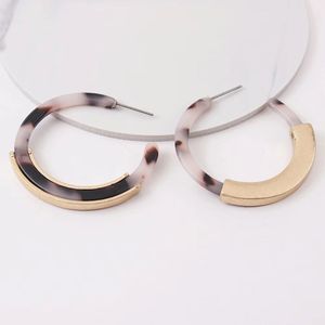 acrylharz verkauf großhandel-Drucken Hoop Ohrringe für Frauen Legierungsharz Splicing C Form huggie Ohrring westliche Art und Weise des heißen Verkaufs Acryl Schmucksachen freies Verschiffen