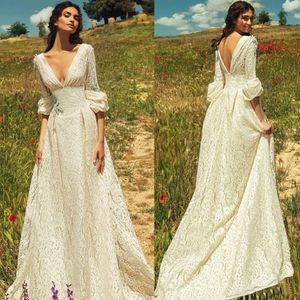 2020 Vintage Romantisk Bohemian Lace Backless Bröllopsklänningar V Nacke Half Sleeves Trädgårdsstrand Bröllopklänningar Fairy Boho Bride Dress
