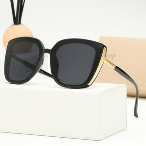 ingrosso cornici bianche nere-Nuovi occhiali da sole classici Designer Designer Fashion Trend Occhiali da sole Anti abbagliamento UV400 Occhiali casual per le donne