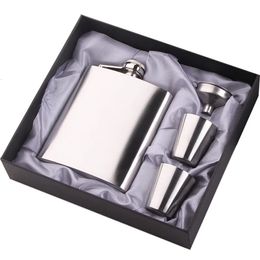 304 Ensemble de hanche en acier inoxydable Silt Silver FEUK PRÉPENCE pour l'alcool d'alcool 2 S Verre 1 Boîte cadeau entonnoir 7 oz 240429