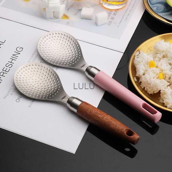 304 Cuchara de arroz de acero inoxidable Mango de madera para el hogar Servicio Siring Spoon útil Gran capacidad Impermeable Spoon al por mayor HKD230810