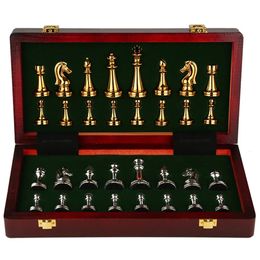 30 cm Figuras de ajedrez de metal de lujo Tablero de ajedrez de madera internacional 32 piezas de plata dorada Juego de juego familiar de tablero magnético 240312