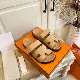30color designer sandales plate-forme diapositives femmes sandale hommes pantoufles chaussures bas fourrure tongs été décontracté plage sandale véritable cuir top qualité avec boîte 10A