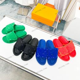 30Colors Men's Miami Line Slipper gigantische reliëf lederen sandalen EU38-44 vrouwen grote size designer schoenen slip op strandpool muilezel platform canvas haak lus sportflops