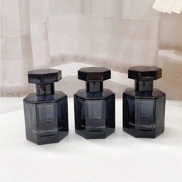 Atomiseur de parfum en verre noir 30ml, bouteille de pulvérisation de parfum vide et rechargeable, machine de maquillage de parfum de voyage portable pour hommes 230106