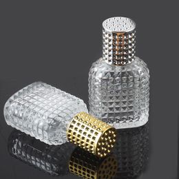 Bouteille de parfum d'huile essentielle de 30 ml, verre transparent, grille carrée, pompe à brouillard de grain, flacon pulvérisateur pour diffuseur de parfum de voyage, vente en gros Xwdxn