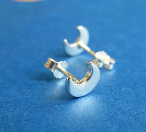 Pendientes de luna lindos de plata de oro de 30pair lindos lunar lunares simples pendientes de media luna simples para mujeres