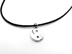 30 pièces mignon style chinois Taiji Bagua pendentif collier Skyrim fantastique Ying Yang Tai Chi potins cuir corde colliers