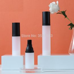 30 stks Hoge Kwaliteit Black Frosted Airless Pump Bottle 20ml 30ml 50ml lege cosmetische oogcrème lotion toner gel