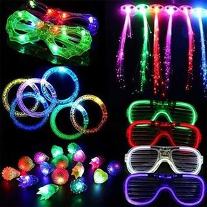 30pcs LED Light Glow Party Favor Toy Set Pack Accessoires Anneaux Clignotants Bubble Bracelets Lunettes Enfants Cadeau D'anniversaire Bar Navidad 211216