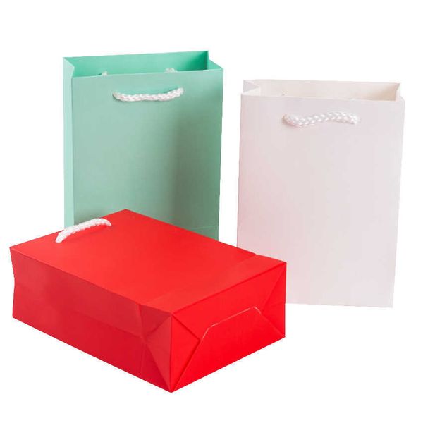 30 pcs/lot solide épaissir papier Kraft sac cadeau sacs en papier anniversaire mariage pour cadeaux avec poignée 21*15*8 cm en gros 210724