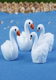 30pcs Shiping entièrement dessin animé Mini Swan Garden Miniatures Resin Handcraft Figurin pour décoration de mariage ou table d'accueil GARD6707027