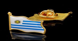 30 stcs de oosterse Republiek Uruguay South America National Flag Craft Gold Ploated Badge Medical Rapel Pins756524444